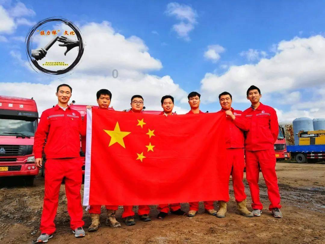 杭州义警蓝马甲互动体验点落地 银发志愿者加入义警共同助老防骗